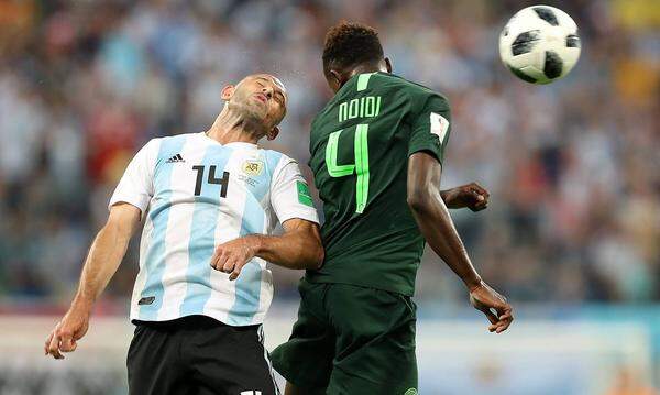 "Im Achtelfinale! Mit viel Leiden hat sich Argentinien für das Achtelfinale der WM in Russland qualifiziert. Die Nationalmannschaft hat es geschafft, zehn Tage schlechte Nachrichten hinter sich zu lassen und ist mit diesem qualvollen Triumph wieder zu neuem Leben erwacht", kommentierte der argentinische TV-Sender TyCSports.