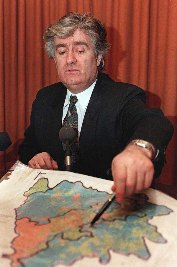 Der bosnische Serbenführer Radovan Karadžić führt einen erbitterten Krieg gegen die Bosniaken.