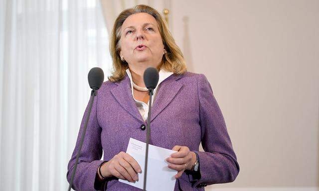 Außenministerin Karin Kneissl will einzelne Fälle von IS-Rückkehrern prüfen.