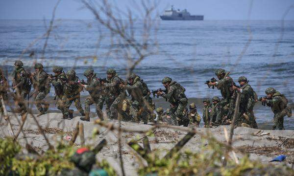 Philippinische Marineinfanteristen bei einer Übung mit Australiern, August 2023.