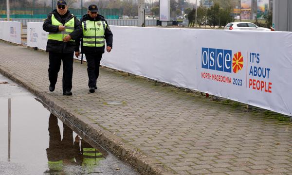 In Nordmazedoniens Hauptstadt Skopje hält die OSZE ihren Gipfel ab. Am Treffen nehmen Vertreter aus 57 Mitgliedstaaten teil, darunter die Außenminister Russlands und der USA.
