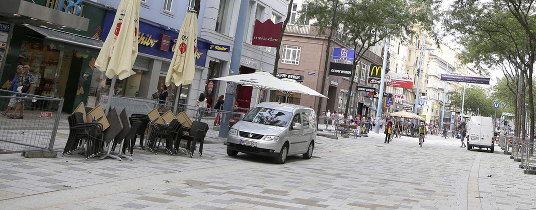 WIEN: MARIAHILFER STRASSE - ERSTER ABSCHNITT FERTIG