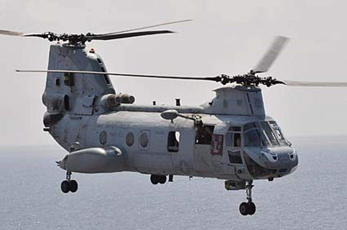 Das Einsatzgebiet der CTF 151 reicht von der Arabischen See über den Golf von Aden bis zum Indischen Ozean.Im Bild: Ein CH-46 Sea Knight der US-Streitkräfte