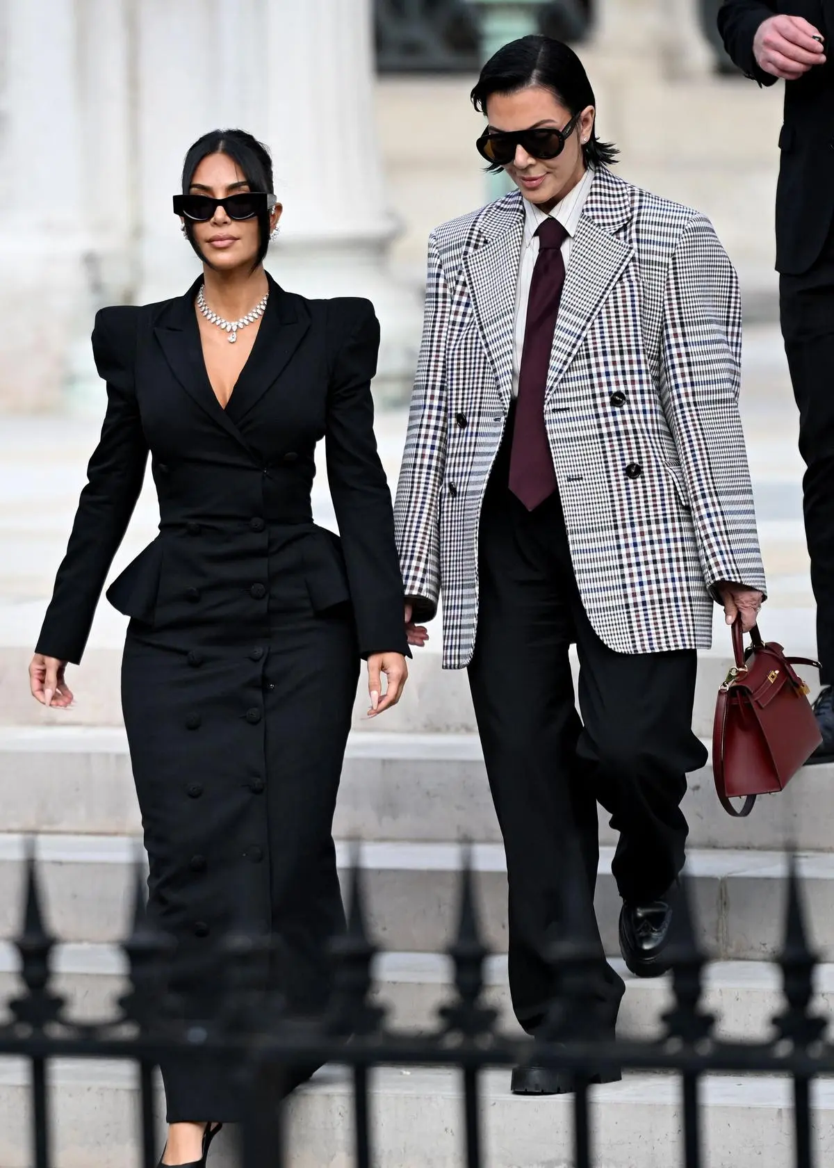 Kim Kardashian in the diamond collier and designer costume in court – Diepresse.com