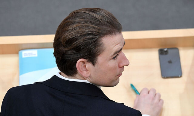 "Durch dieses Tonband ist sein (Schmids, Anm.) Kartenhaus aus falschen Anschuldigungen nach weniger als 24 Stunden in sich zusammengestürzt", schrieb Kurz.