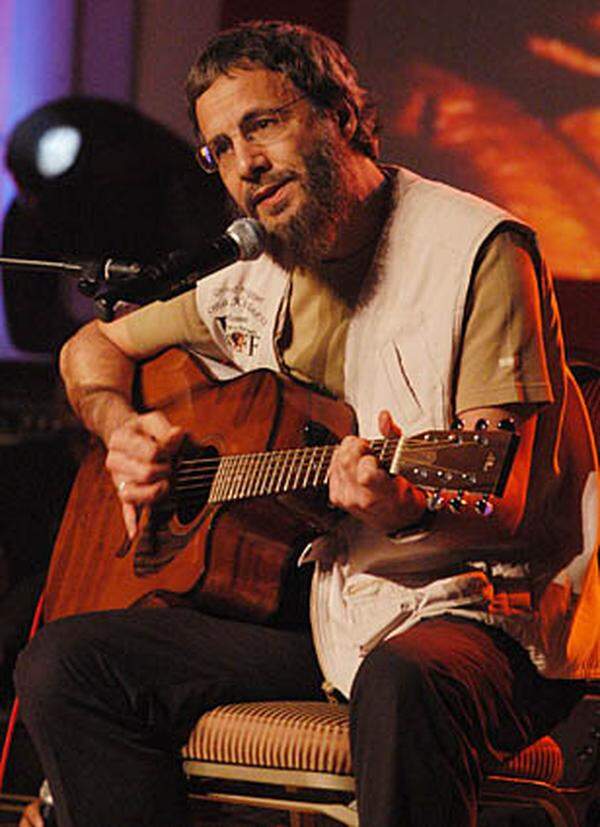 Die neue Religion wirkte sich auch auf seine Musik aus: Georgiou wählte Yusuf (Islam) als neuen Künstlernamen und durfte sich 2004 über erneute Chart-Erfolge seines Klassikers "Father and Son" freuen. Seitdem ist es um ihn allerdings wieder etwas ruhiger geworden.