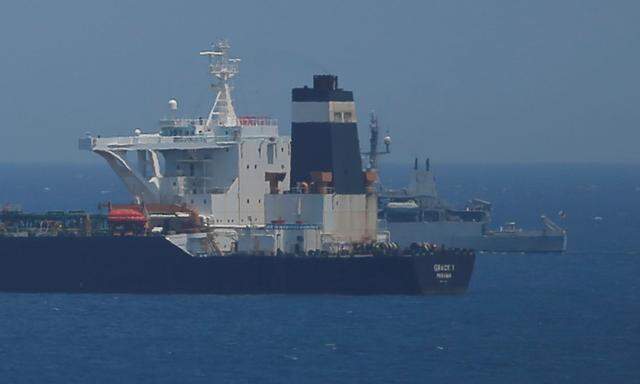 Der Öl-Supertanker "Grace 1" vor Gibraltar.