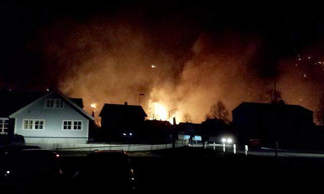 NORWAY FIRE DESTROYS HERTIAGE HOUSES