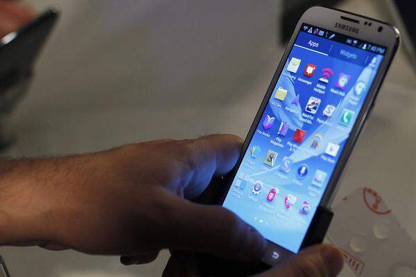 Die Software "Knox" von Samsung schafft am Android-Smartphone eine zweite, sichere Umgebung für den beruflichen Einsatz.