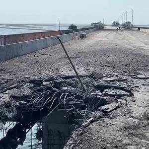 Angriff der Ukraine. Russlands Militär veröffentlichte am Donnerstag Bilder von der beschädigten Brücke bei Tschonhar.