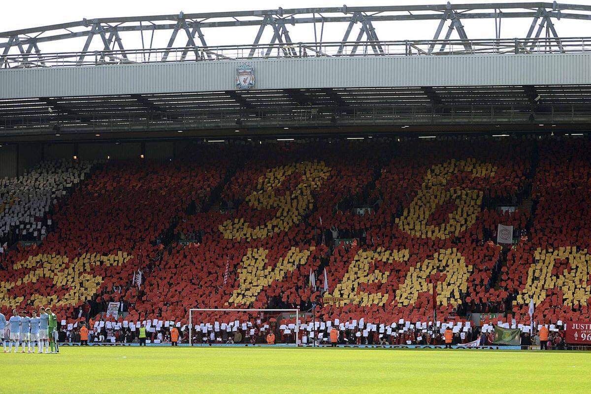 Am Sonntag wurde beim Ligaspiel zwischen Liverpool und Manchester City der Opfer der Hillsborough-Katastrophe gedacht. Vor 25 Jahren, am 15. April 1989, ereignete sich beim FA-Cup-Halbfinale zwischen Liverpool und Nottingham Forest eine der schlimmsten Tragödien im englischen Fußball.