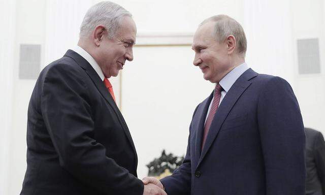 MOSCOW, RUSSIA - JANUARY 30, 2020: Israel s Prime Minister Benjamin Netanyahu (L) and Russia s President Vladimir Putin