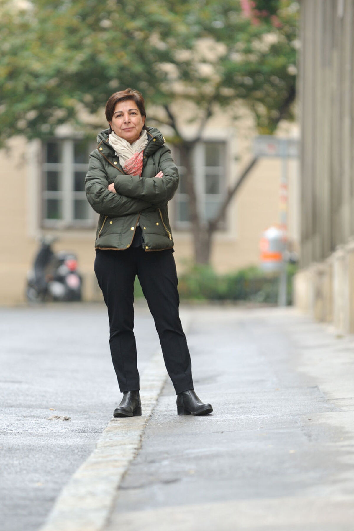 Nurten Yilmaz (SPÖ) hätte schon vor zehn Jahren als erste Abgeordnete mit türkischen Wurzeln im Nationalrat sitzen können, sie kandidierte 2002. Auch vier Jahre später stand die Möglichkeit im Raum. Geklappt hat es erst jetzt: Yilmaz wurde als Spitzenkandidatin des Wahlkreises Wien Nord-West ins Rennen geschickt. Rückblickend, sagt sie, sei sie froh darüber. Ihre Jahre als Bezirks- und Gemeinderätin wolle sie nicht missen. Yilmaz (56) wurde im türkischen Söke geboren. Sie ist neun Jahre alt, als ihre Eltern als Arbeiter nach Österreich kommen. Ihre Brüder machen sie auf die Sozialistische Jugend aufmerksam, bei der sie sich ab den 1970er-Jahren engagiert. Später wird sie Mitglied der SPÖ: „Die erste Partei, die sich um die Zuwanderer gekümmert hat.“