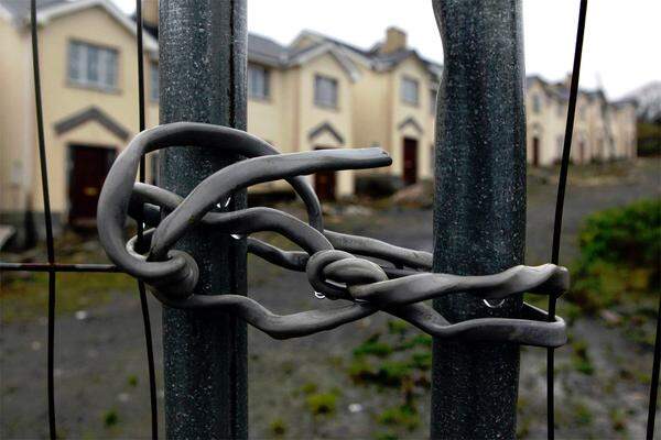 Einige Grafschaften sind von leerstehenden Neubauten, unfertigen Bungalows und Bauskeletten geprägt.