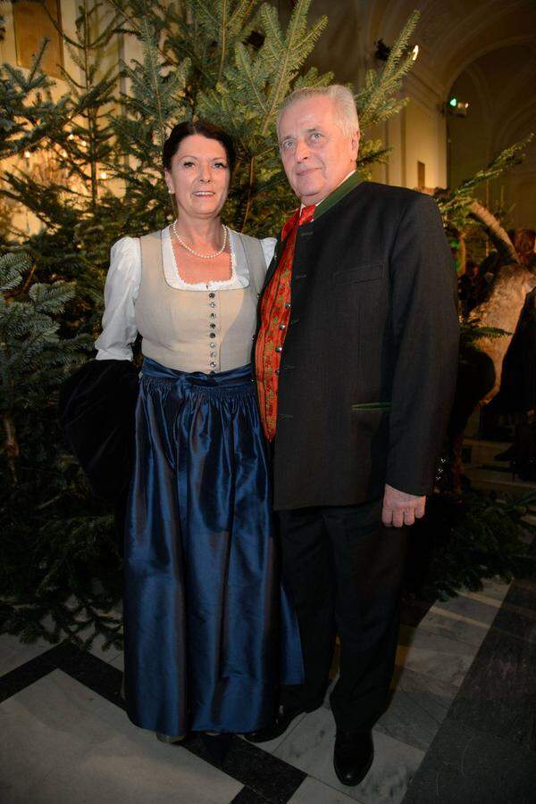 Sozialminister Rudolf Hundstorfer tanzte natürlich mit seiner Frau Karin Risser, sie ist Jägerin.