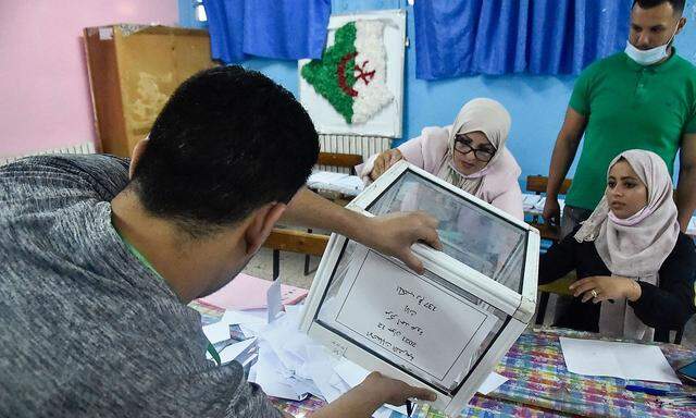Zählen der Stimmen in einem Vorort der Hauptstadt Algier.