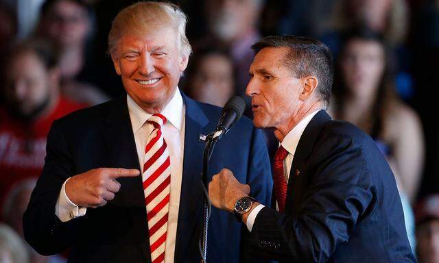 Michael Flynn und Donald Trump während des Präsidentschaftswahlkampfs