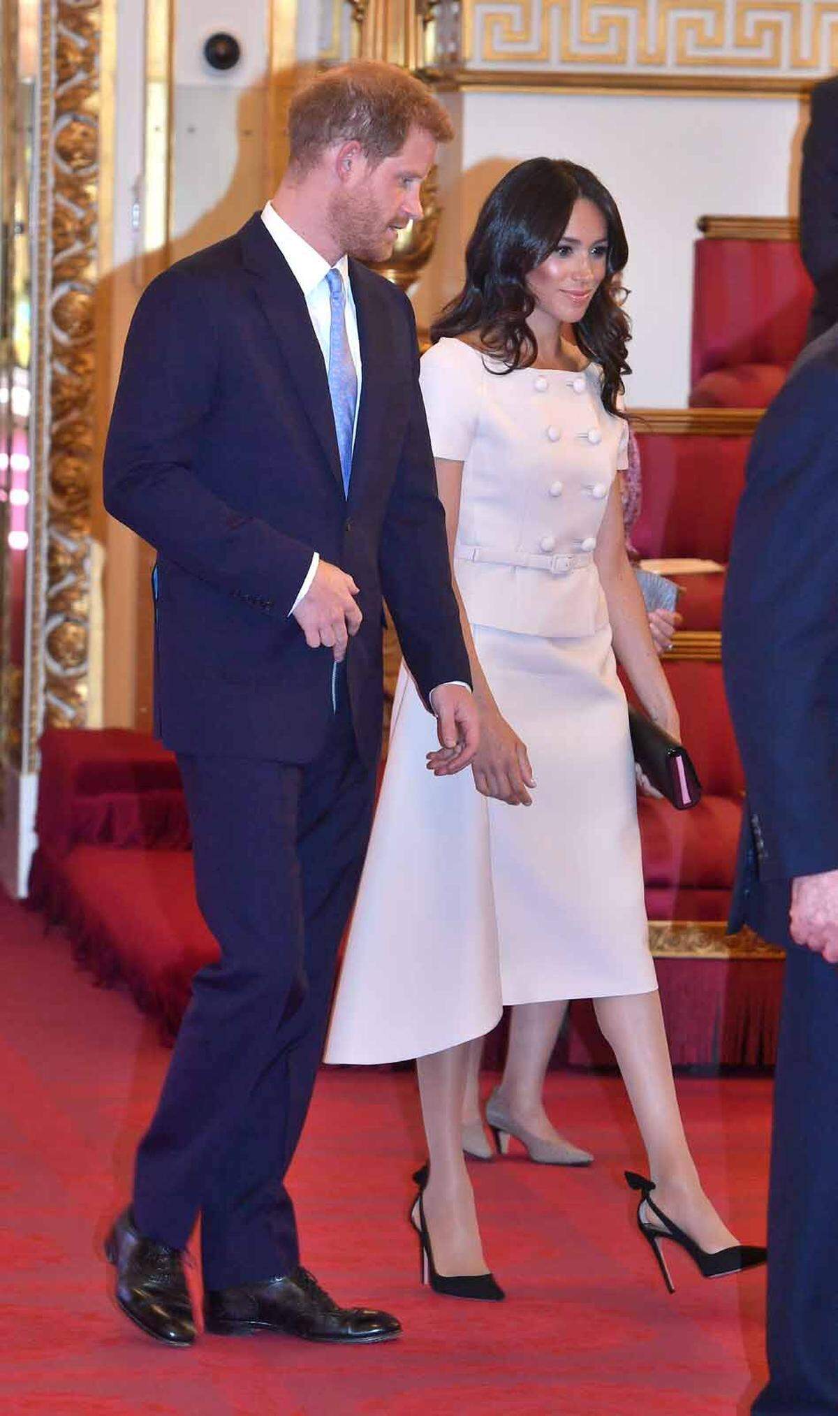Herzogin Meghan trug ein ganz ähnliches Outfit von Prada bei den Queen's Young Leaders Awards im Juni 2018.