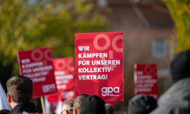 Ein Bild vom vergangenen Donnerstag (16. November): Streik der Mitarbeiter der Firma Engel Austria nach Abbruch der 6. Verhandlungsrunde der Metalltechnischen Industrie (FMTI) in Schwertberg.