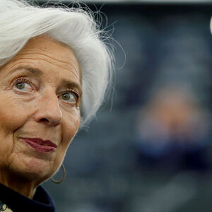 EZB-Chefin Christine Lagarde ist nicht einmal ein halbes Jahr im Amt und muss schon Feuerwehr spielen.