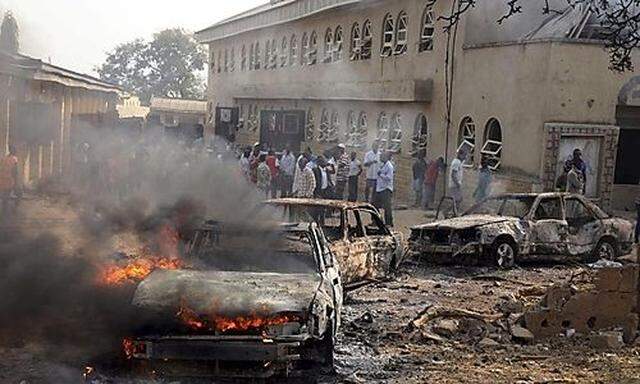 Mindestens 40 menschen wurden bei Anschlägen auf Kirchen in Nigeria getötet