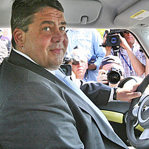 Gabriel am Steuerrad des SPD-Wagens.