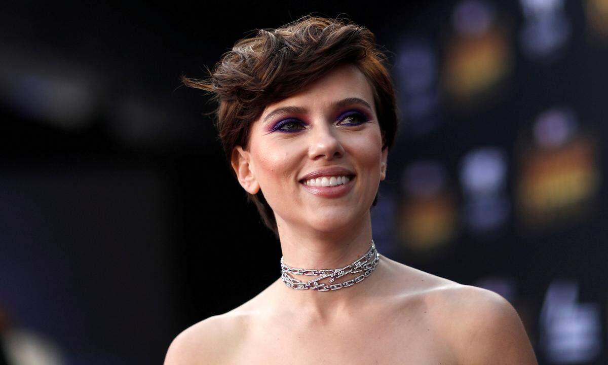 Als Superheldin zur Superverdienerin: Scarlett Johansson (33) ist laut "Forbes" die bestbezahlte Schauspielerin Hollywoods. Sie habe in den vergangenen zwölf Monaten rund 40,5 Millionen Dollar (35,5 Millionen Euro) verdient. Einen großen Anteil daran habe Johanssons Rolle als Superheldin Black Widow in den "Avengers"-Filmen. 