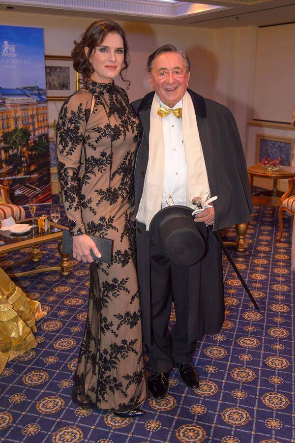 Schauspielerin Brooke Shields begleitete Richard Lugner 2016 im reizenden Nacktlook von Callisti zum Ball.