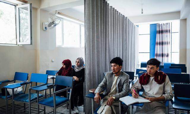 An Unis in Afghanistan kommt die Geschlechtertrennung