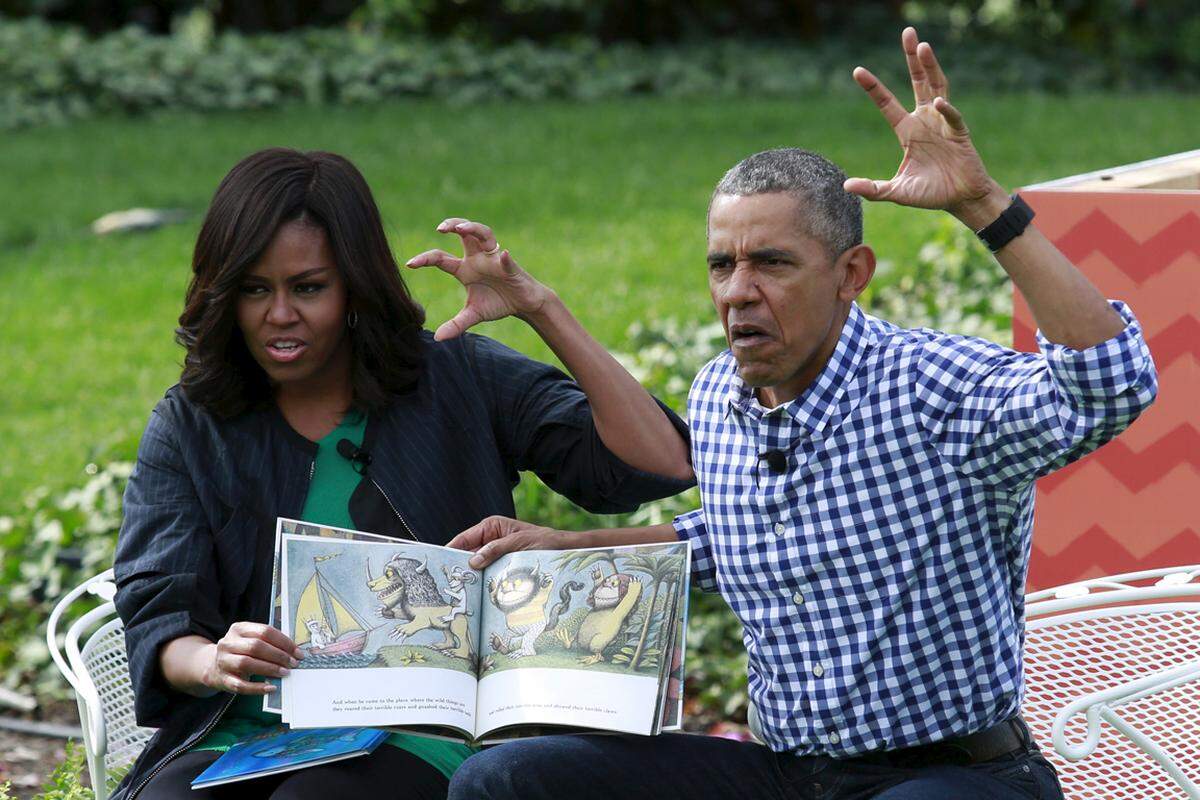 28. März. Und noch einmal Barack Obama: Zum jährlichen Ostereierschieben im Weißen Haus lasen er und First Lady Michelle Obama Kinderbücher vor.