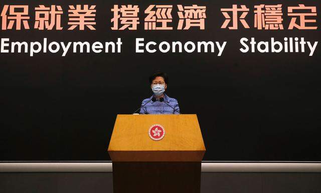Hongkongs Peking-treue Regierungschefin Carrie Lam 