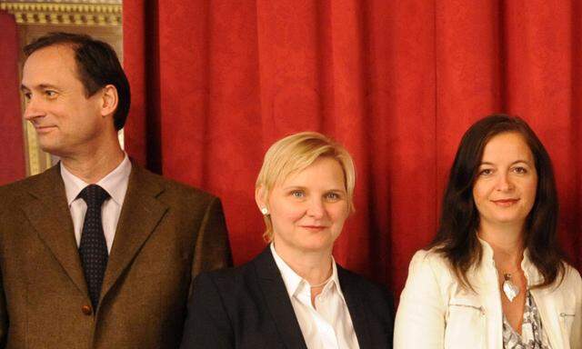 Wer bleibt, wer geht: Die Ressorts von Sandra Frauenberger (Integration/Frauen), Ulli Sima (Umwelt) und Andreas Mailath-Pokorny (Kultur) - im Bild bei der Präsentation des Koalitionsabkommens im November 2010 - gelten als rote Verhandlungsmasse.