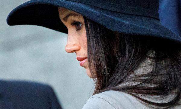 Auch die royale Nase ist gefragt: "Seit ungefähr sechs Monaten wollen die Patientinnen die Nase von Meghan Markle", erklärte der New Yorker Arzt Stephen T. Greenberg "allure.com" über den Schönheits-OP-Trend.