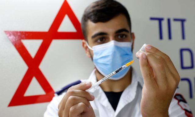 In Israel wurde im ersten Halbjahr 2021 rasch ein Impfplan für die breite Masse der Bevölkerung ausgerollt - mit Erfolg, wie Forscher nun berechnet haben.