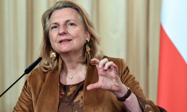 Ein Archivbild vom März 2019, als Karin Kneissl noch österreichische Außenminsterin war. Mittlerweile ist sie gern gesehener Gast in Russland.