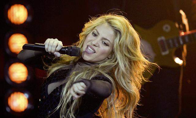 Colombian singer Shakira performs during the 2014 Echo Music Awards in Berlin