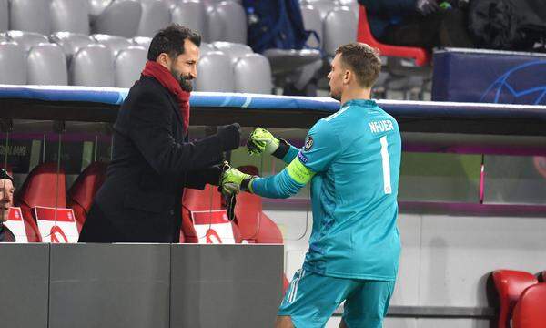 Hasan SALIHAMIDZIC (Sportvorstand Bayern Muenchen) mit Manuel NEUER (Torwart Bayern Muenchen). FC Bayern Muenchen-Lokomo