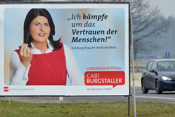 Die SPÖ setzte als einzige Partei von Anfang auf die Spitzenkandidaten als zentrales Motiv. Landeshauptfrau Gabi Burgstaller versucht mit Slogans "Wer den Menschen im Wort ist, läuft nicht davon" und "Ich kämpfe um das Vertrauen der Menschen", das angeschlagene Image wieder aufzupolieren.
