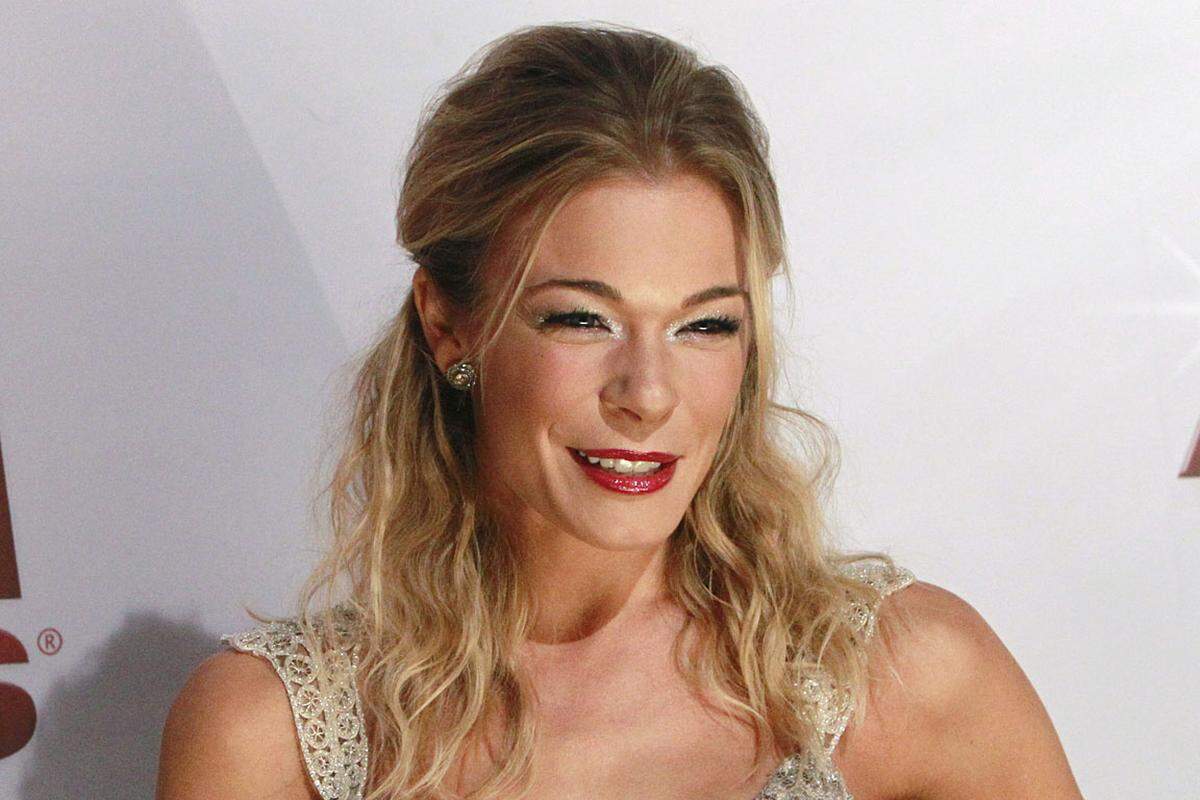 Vor allem die frischgebackene Mutter entzückte viele. "Hat sie wirklich dieses Kind ausgetragen? Sie sieht tadellos aus", schrieb US-Sängerin LeAnn Rimes.