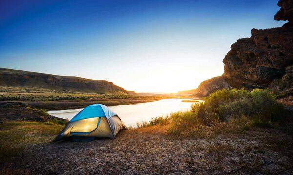 Schlüsselstelle. Angeblich ist Zelten für die Bewohner des US-Bundesstaats Idaho ein Volkssport, der von fernen Gästen noch entdeckt werden muss. Naheliegend bei 19.000 km Wildnis und solchen Plätzen wie in den Snake River Canyons. www.visitidaho.org