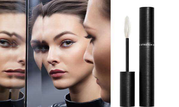 Schau genau. Expressives Augen-Make-up steht in Zeiten des häufig obligatorischen Tragens von Gesichtsmasken besonders hoch im Kurs. Wie gerufen kommt also die Neuvorstellung der Mascara „Le Volume stretch“ von Chanel. Die Entwicklung der Textur und der innovativen geschwungenen, in 3-D-Druck gefertigten Bürste wurde freilich lang vor Coronatagen in Angriff genommen. Um 36 Euro im Fachhandel erhältlich.