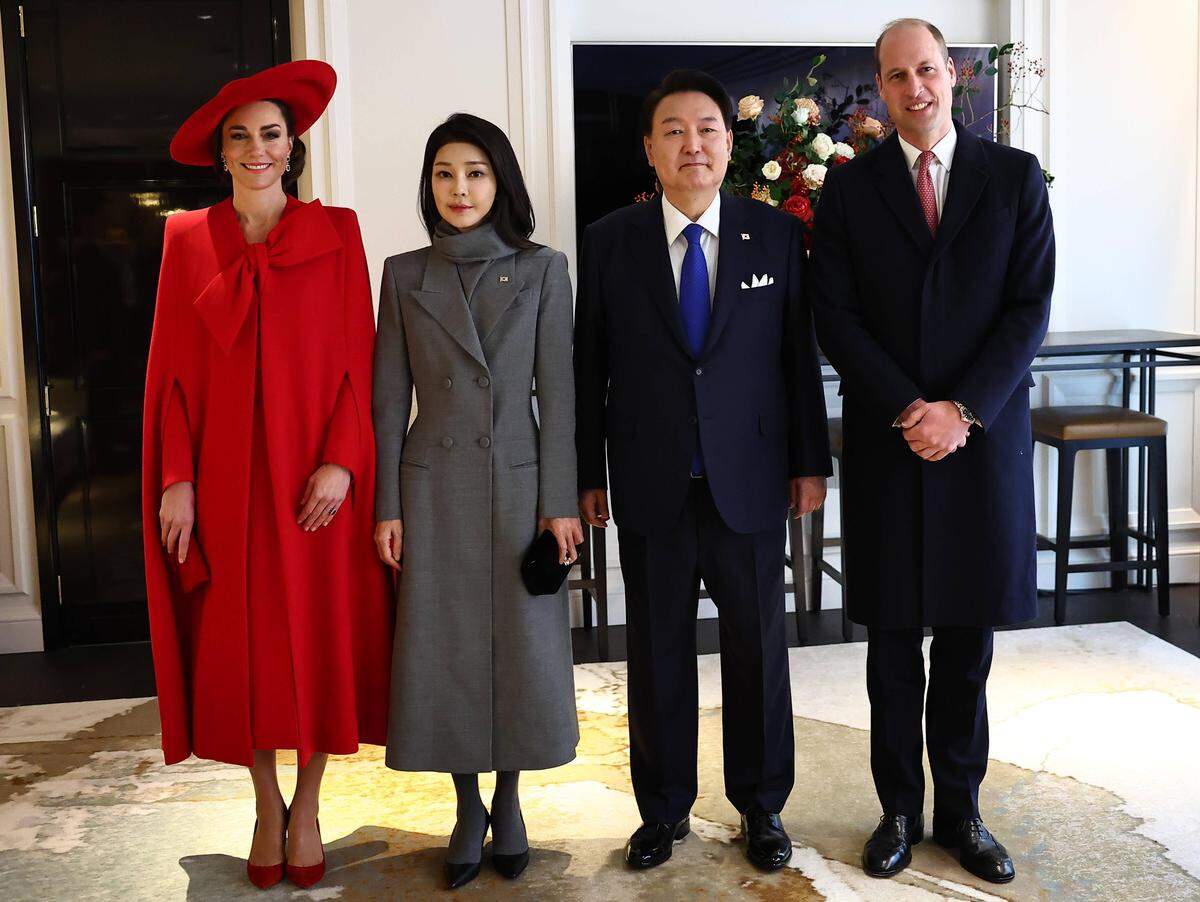 Beim Empfang des südkoreanischen Präsidenten Yoon Suk Yeol und First Lady Kim Keon Hee legte Prinzessin Catherine in Rot einen eleganten Auftritt hin.