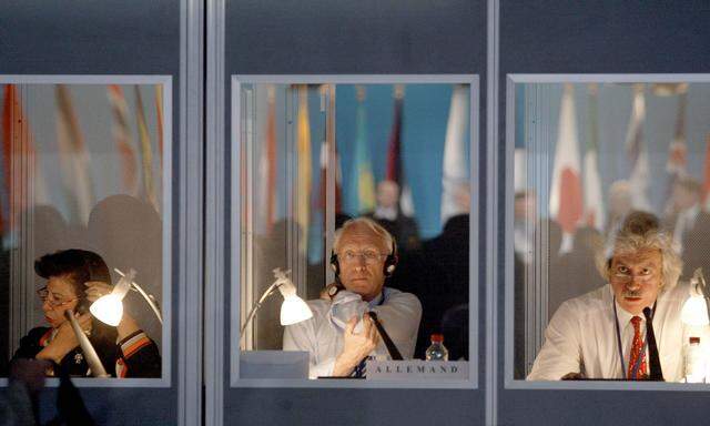 Babylon lässt grüßen: Dolmetscher auf einer Nato-Versammlung im Jahr 2006 in Paris. 