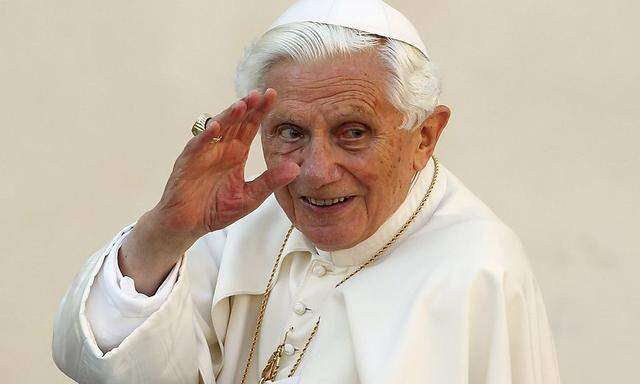 Archivbild von Papst Benedikt XVI vor seinem Rücktritt.