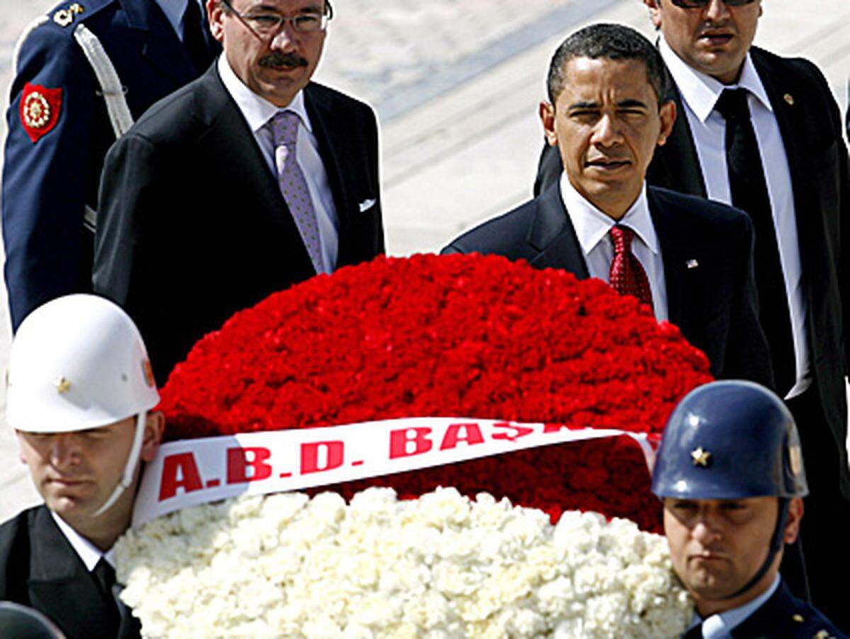 Zum Abschluss seiner ersten Europa-Reise besuchte der US-Präsident am Montag den US-Verbündeten Türkei. Gemeinsam mit Präsident Abdullah Gül legte er einen Kranz am Mausoleum von Staatsgründer Kemal Atatürk nieder.