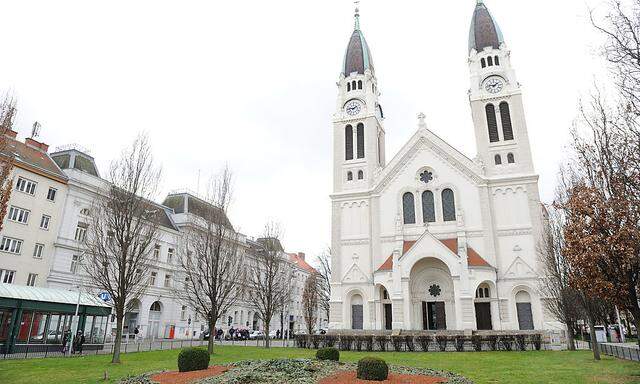 Die Neusimmeringer Kirche ist eines der markantesten Gebäude an der Simmeringer Hauptstraße.