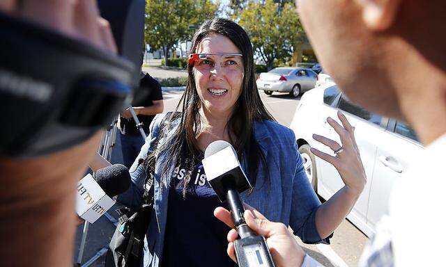 Cecila Abadie kämpfte erfolgreiche vor Gericht gegen ihre Strafe wegen Google Glass am Steuer.