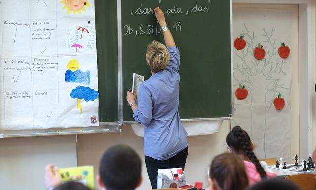 Lehrerausbildung Unis bringen sich