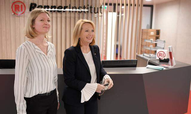 Direktorin Maria Maltschnig (l.) und Präsidentin Doris Bures freuen sich über ihre neuen Räume.