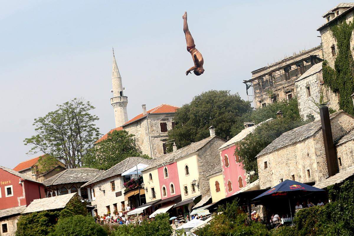 Das Red Bull-Klippenspringen in Mostar sorgt für atemberaubende Bilder.